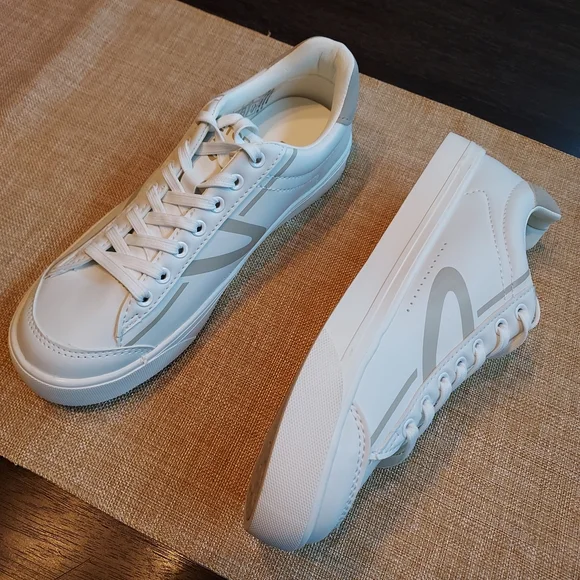 Tretorn White and Silver Women's Sneakers LIKE NEW! BUT TAGS REMOVED! Size 8 - Picture 7 of 7